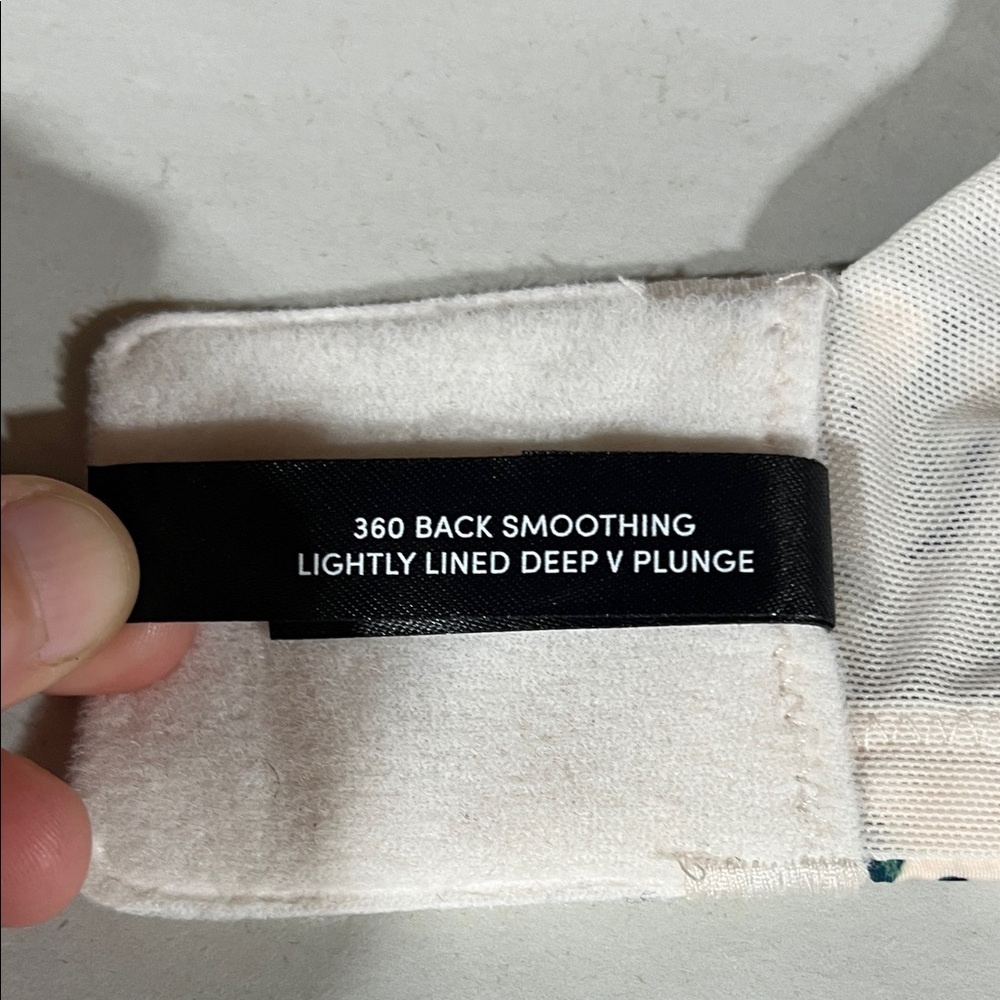 Torrid Curve 360 Back Smoothing Lightly Lined Deep V Plunge Bra Floral 44B - Picture 8 of 8